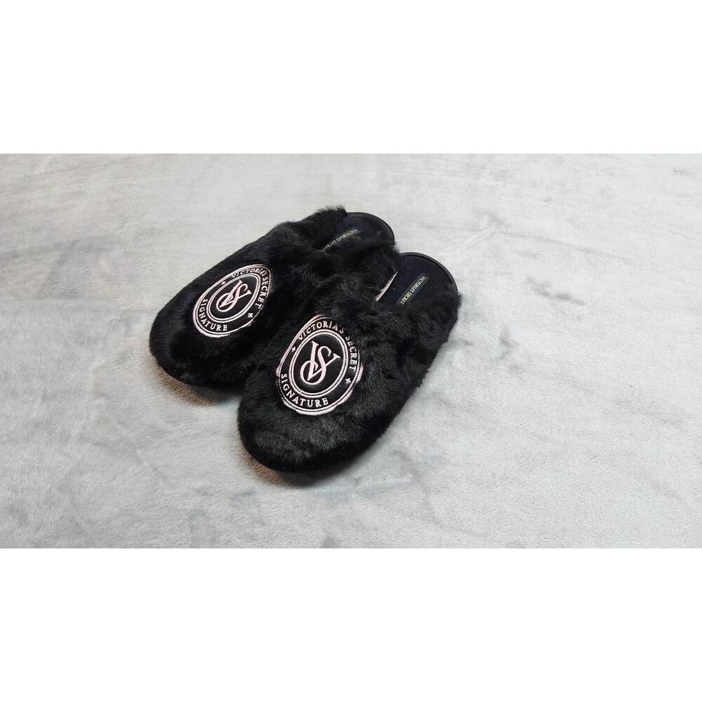 Victoria's Secret Small Black Closed Toe Faux Fur Slippers NWT